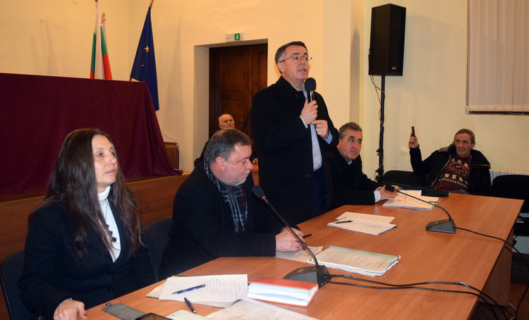 Бизнесмени продават фирмите си на социално слаби за да не плащат данъци на община Кърджали    