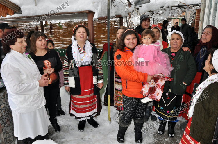Пъргавите узунджовски баби пощуряха на празника си