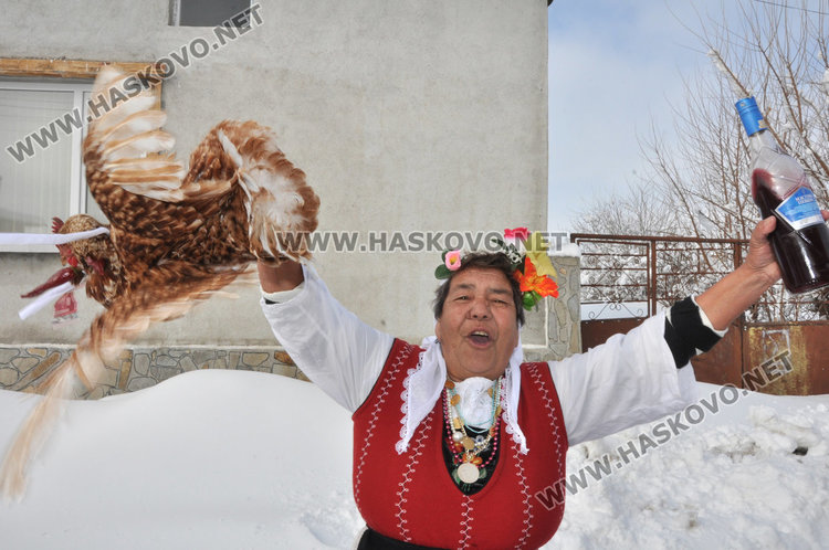 Пъргавите узунджовски баби пощуряха на празника си