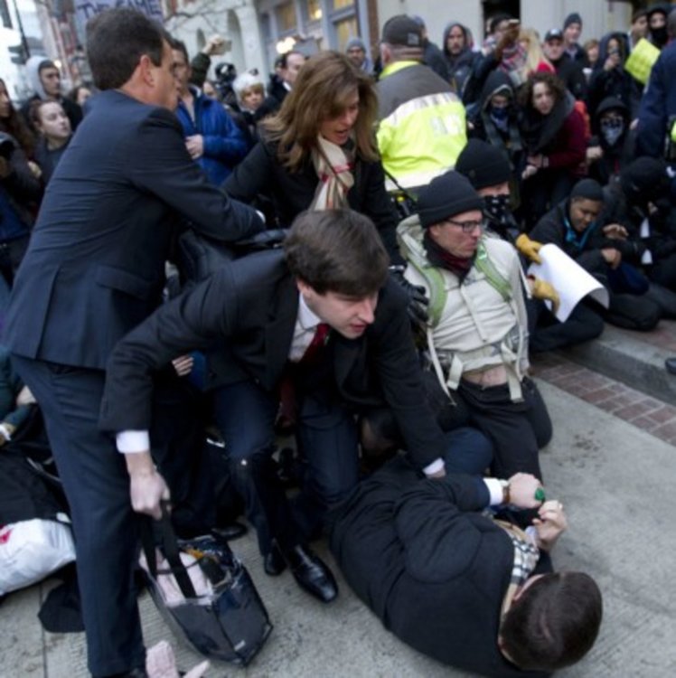 Сблъсъци и арести във Вашингтон на президентската клетва