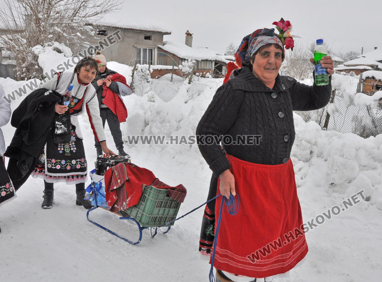 Пъргавите узунджовски баби пощуряха на празника си