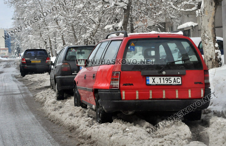 Хасковският шофьор от глоби се не плаши, колите пак на забранено на улиците