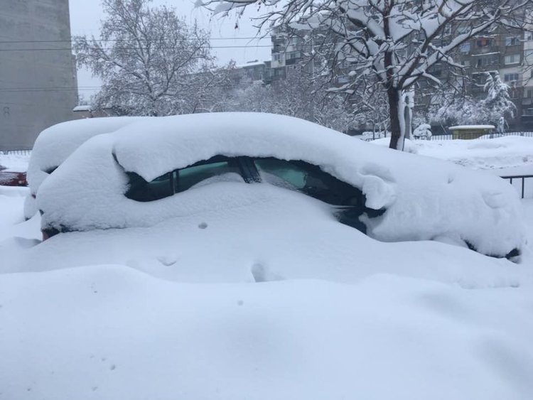Спряха лифта към „Орфей“. Бисери изпод преспите в Хасково