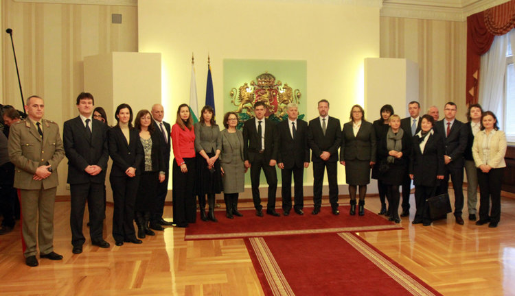 Екипът на Радев проследи "смяната на караула" на "Дондуков" 2