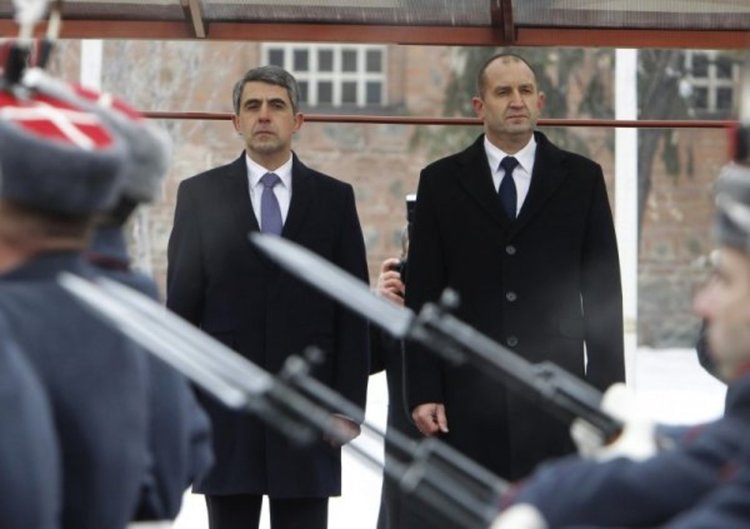 Плевнелиев сдаде, Радев прие властта