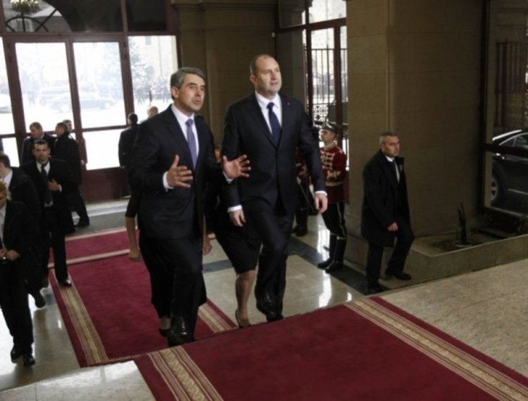 Екипът на Радев проследи "смяната на караула" на "Дондуков" 2