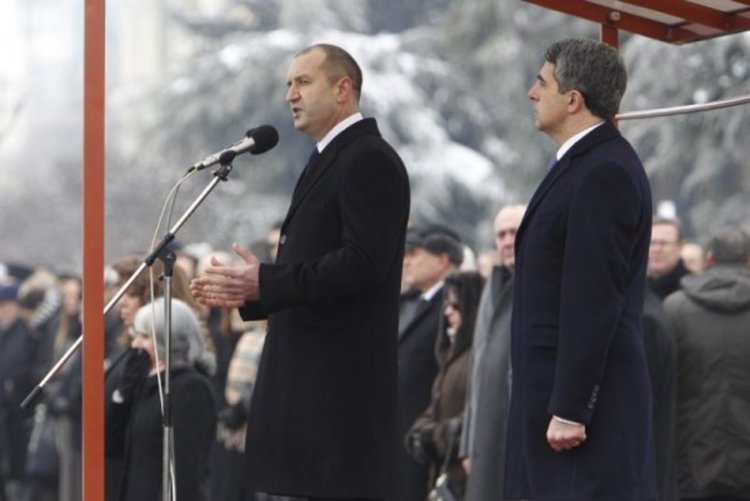 Плевнелиев сдаде, Радев прие властта