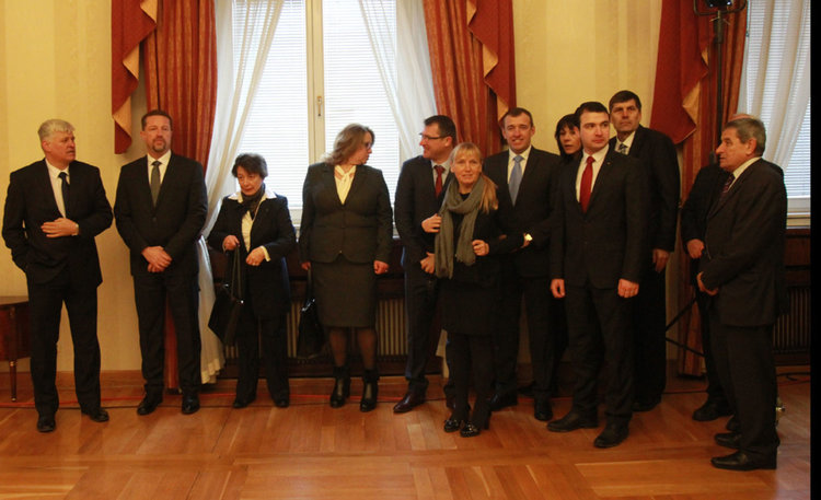 Екипът на Радев проследи "смяната на караула" на "Дондуков" 2