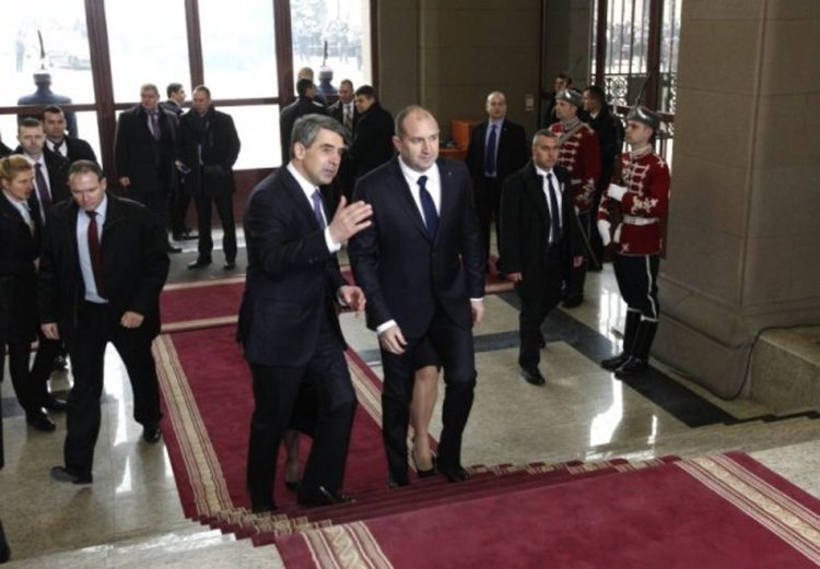 Екипът на Радев проследи "смяната на караула" на "Дондуков" 2