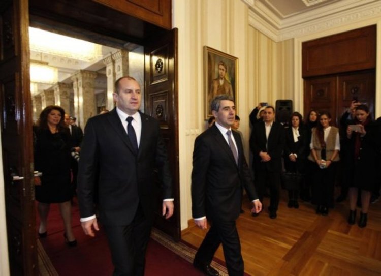 Екипът на Радев проследи "смяната на караула" на "Дондуков" 2