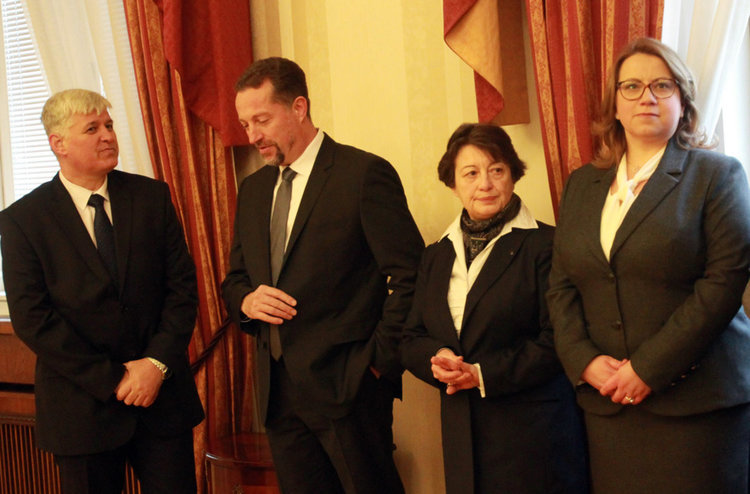 Екипът на Радев проследи "смяната на караула" на "Дондуков" 2