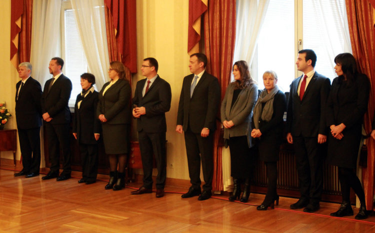 Екипът на Радев проследи "смяната на караула" на "Дондуков" 2