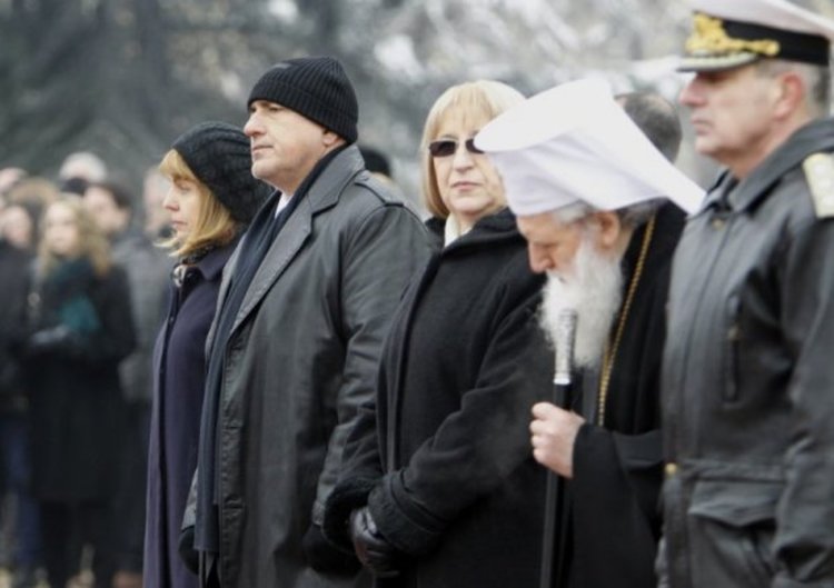 Плевнелиев сдаде, Радев прие властта