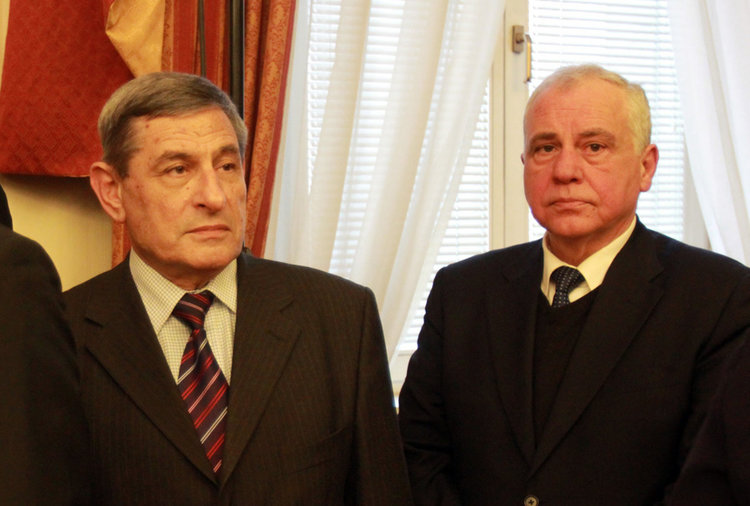 Екипът на Радев проследи "смяната на караула" на "Дондуков" 2