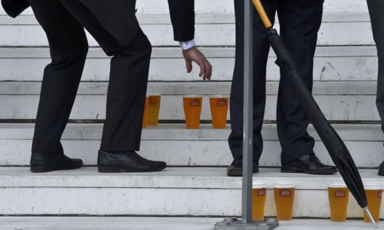 Белгийските депутати може да се простят с безплатната бира