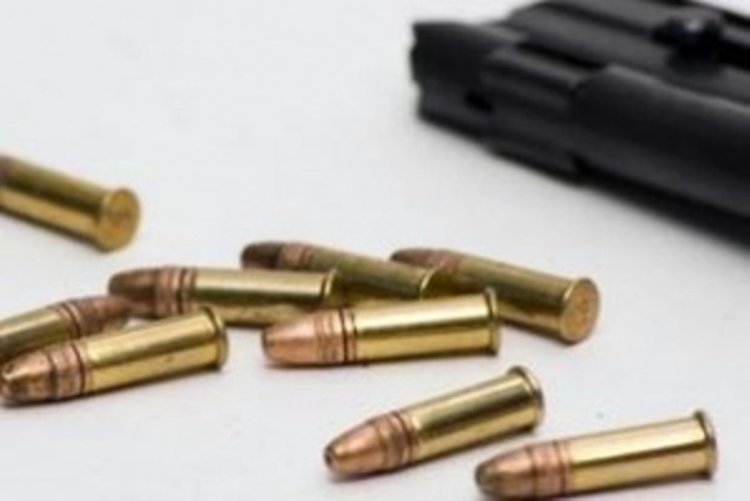 Проверяват мъж за незаконно оръжие и боеприпаси