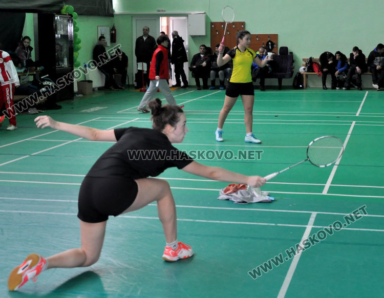 Кметът на Хасково и бащата на Гришо с юбилейни знаци за 50 години бадминтон в България