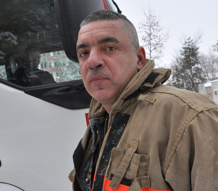 Пожарникарят Деян Тодев