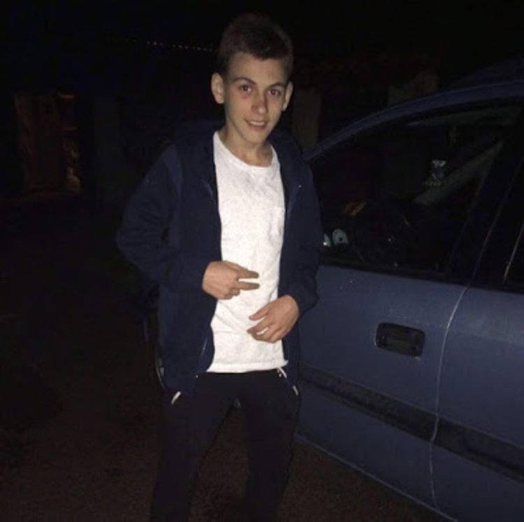 В благотворителна инициатива събират средства, за да спасят живота на 15 годишния Даниел Сакалиев