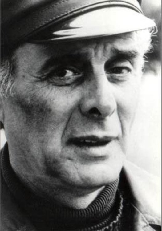 Петър Стайков е роден през 1933г в Пловдив и си отива от света през 1990г след дълги години живот и творчество в Смолян