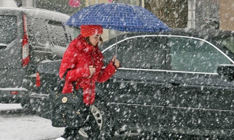 Времето от днес до неделя: Дъжд, сняг, студ