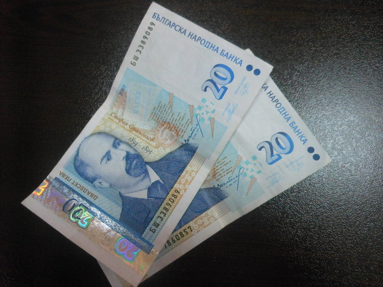 "Полицейските акции" на ало измамниците не спират: баба от Драгичево се прости с пари и бижута