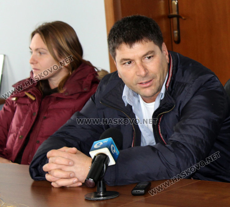 Златните медалистки по борба и съотборник на Гришо с поздравления от кмета Беливанов