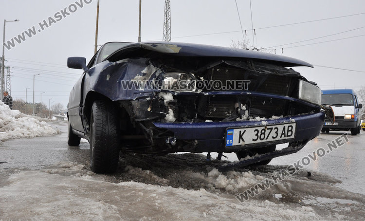 Адаши катастрофираха на пътния възел в „Орфей“