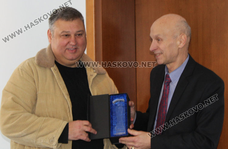 Златните медалистки по борба и съотборник на Гришо с поздравления от кмета Беливанов