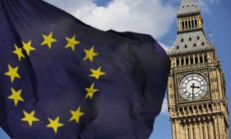 Съдът в Англия спря Тереза Мей за "Брекзит". Паундът поевтиня