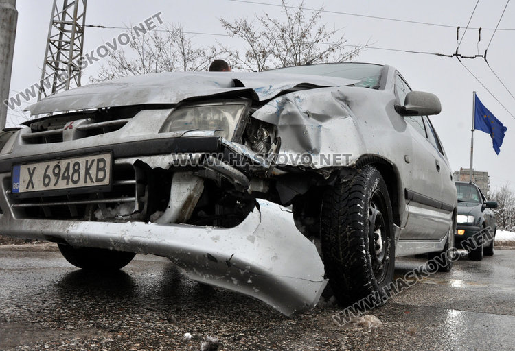 Адаши катастрофираха на пътния възел в „Орфей“