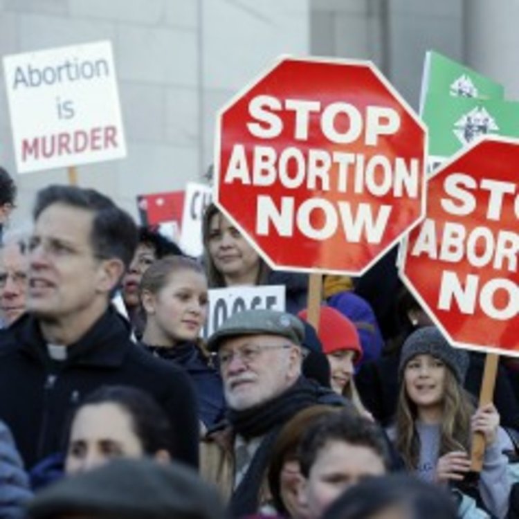 Тръмп спря държавните пари за аборти