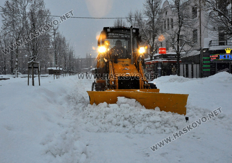 Атаман: Шофьорите ми не искат да влизат със снегорина в тесните улици заради паркираните коли