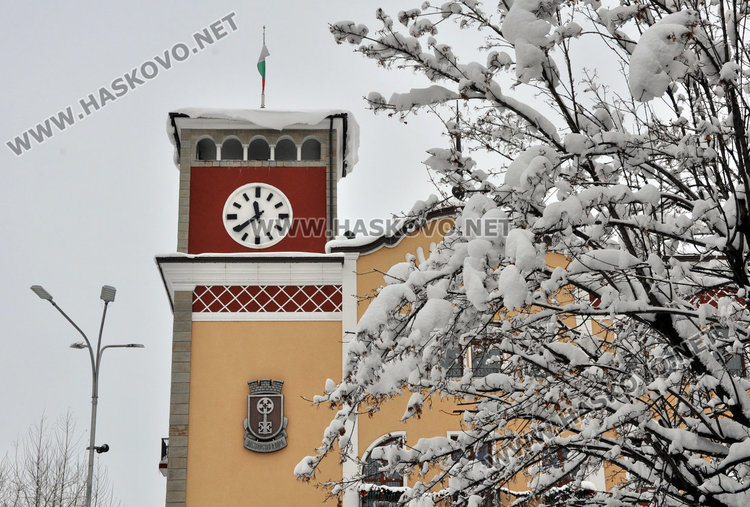 Студът скова и английския часовник с GPS на общината