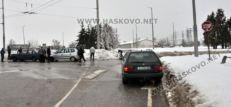 Адаши катастрофираха на пътния възел в „Орфей“