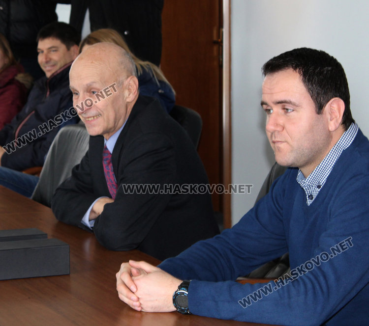 Златните медалистки по борба и съотборник на Гришо с поздравления от кмета Беливанов