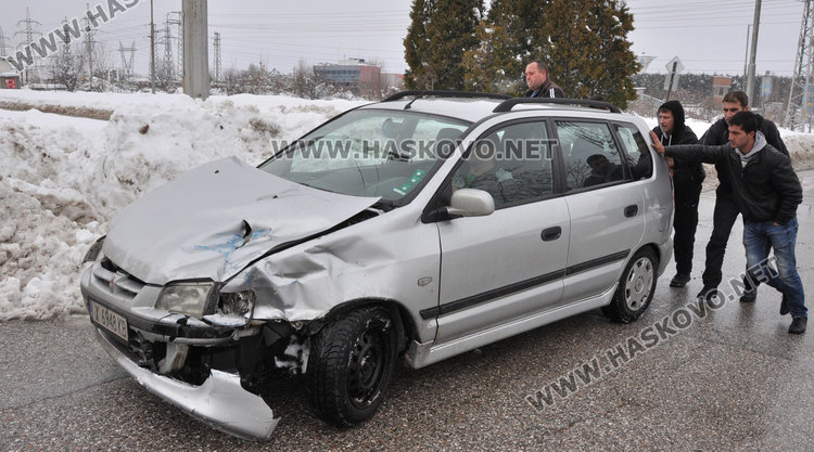 Адаши катастрофираха на пътния възел в „Орфей“