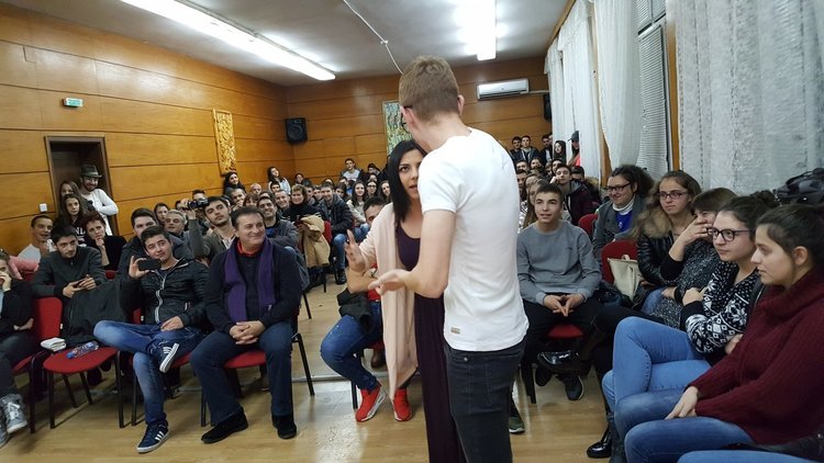 Банго Васил в училище „Славейков”