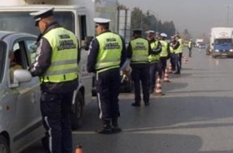 Полицаи погнаха пътните хулигани