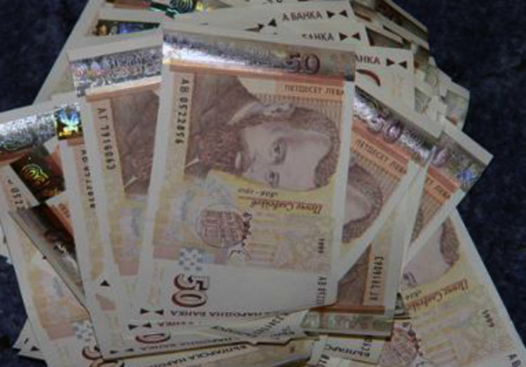 За пореден път: Хиляди левове полетяха от тераса в Перник