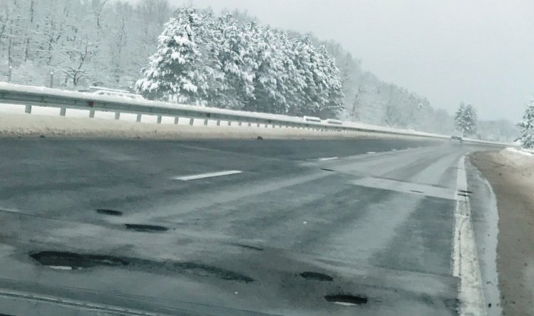 БСП: Гордостта на Борисов - магистралите, са лунни пътеки