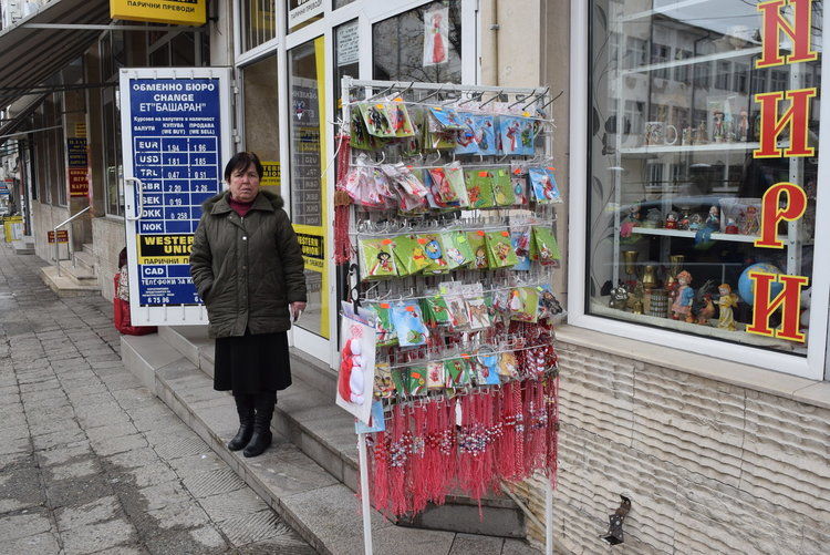 Първите мартеници се появиха месец преди Баба Марта