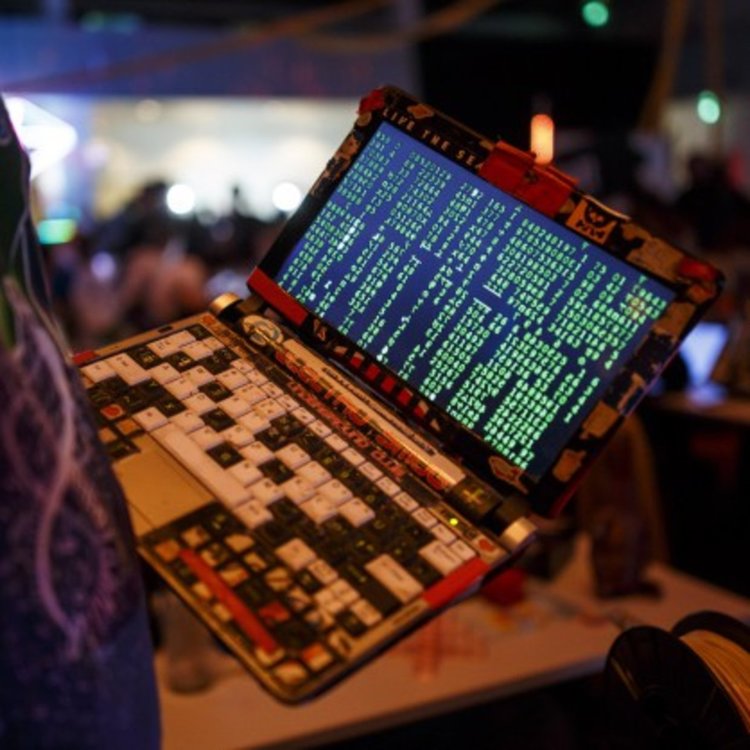 Холандското военно разузнаване търси млади ”кибершпиони”