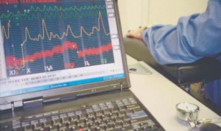 Пращат на детектор на лъжата висши полицаи