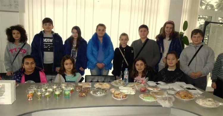 Деца от „Славейков“ помагат на връстниците си в Хитрино