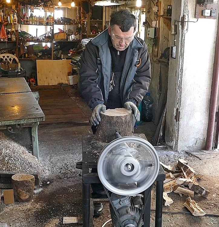 "Брадва от ново поколение" сглоби самоук майстор