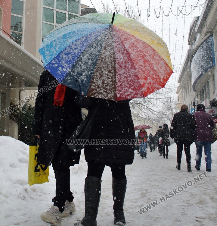 Снеговалежът спира следобед, през нощта иде зверски студ