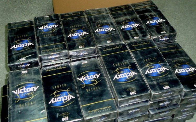 Откриха цигари в ирански камион, укрити в туби от перилен препарат.