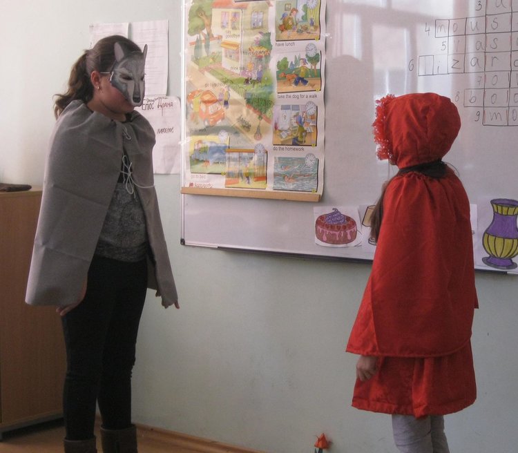 Възпитаници на СУ "Васил Левски" учат англ.език чрез драматизация 