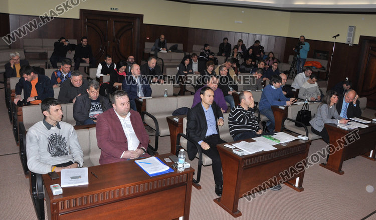 Приеха бюджета за 2017-а, 275 бона за спорта, преструктурират парите за културата